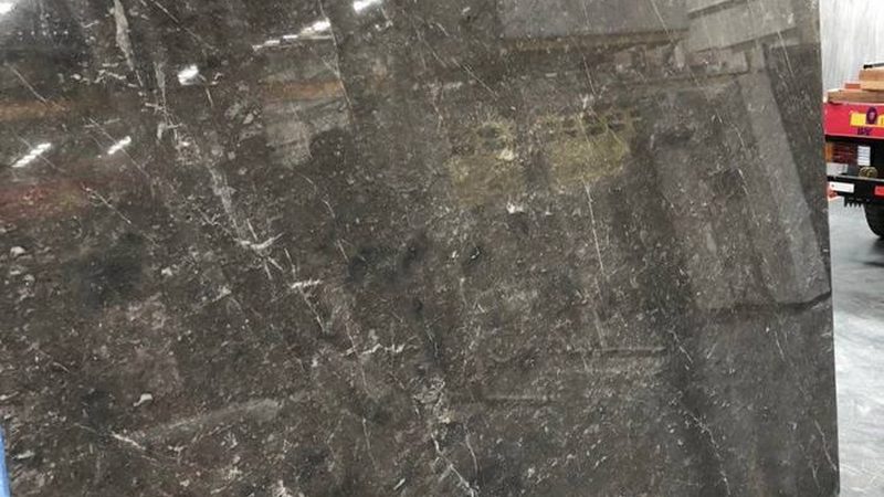 大尺寸水磨石地砖：安装费用背后的考量因素