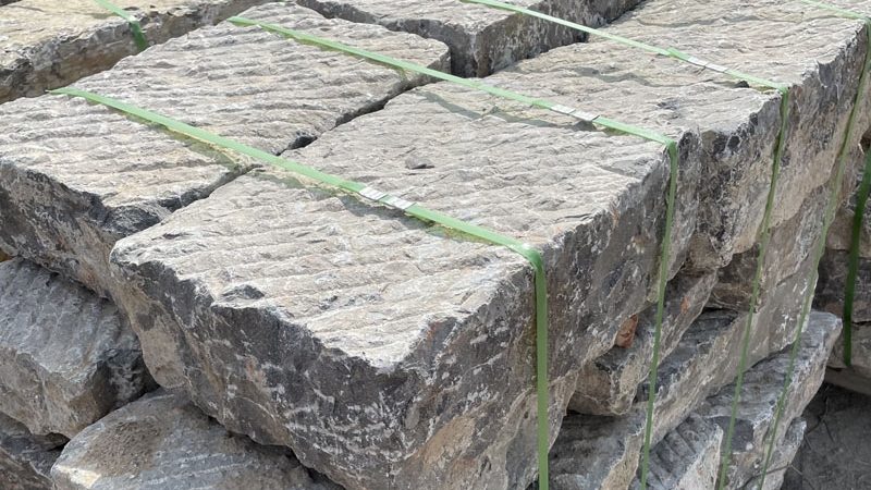 花岗岩异型石材加工：揭秘其独特魅力与工艺精髓**
