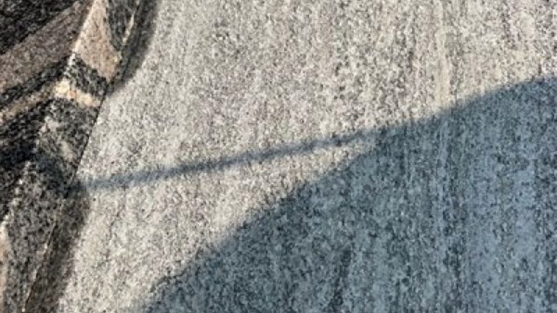 【微晶石瓷砖：客厅装修新宠，如何挑选才不踩雷？】